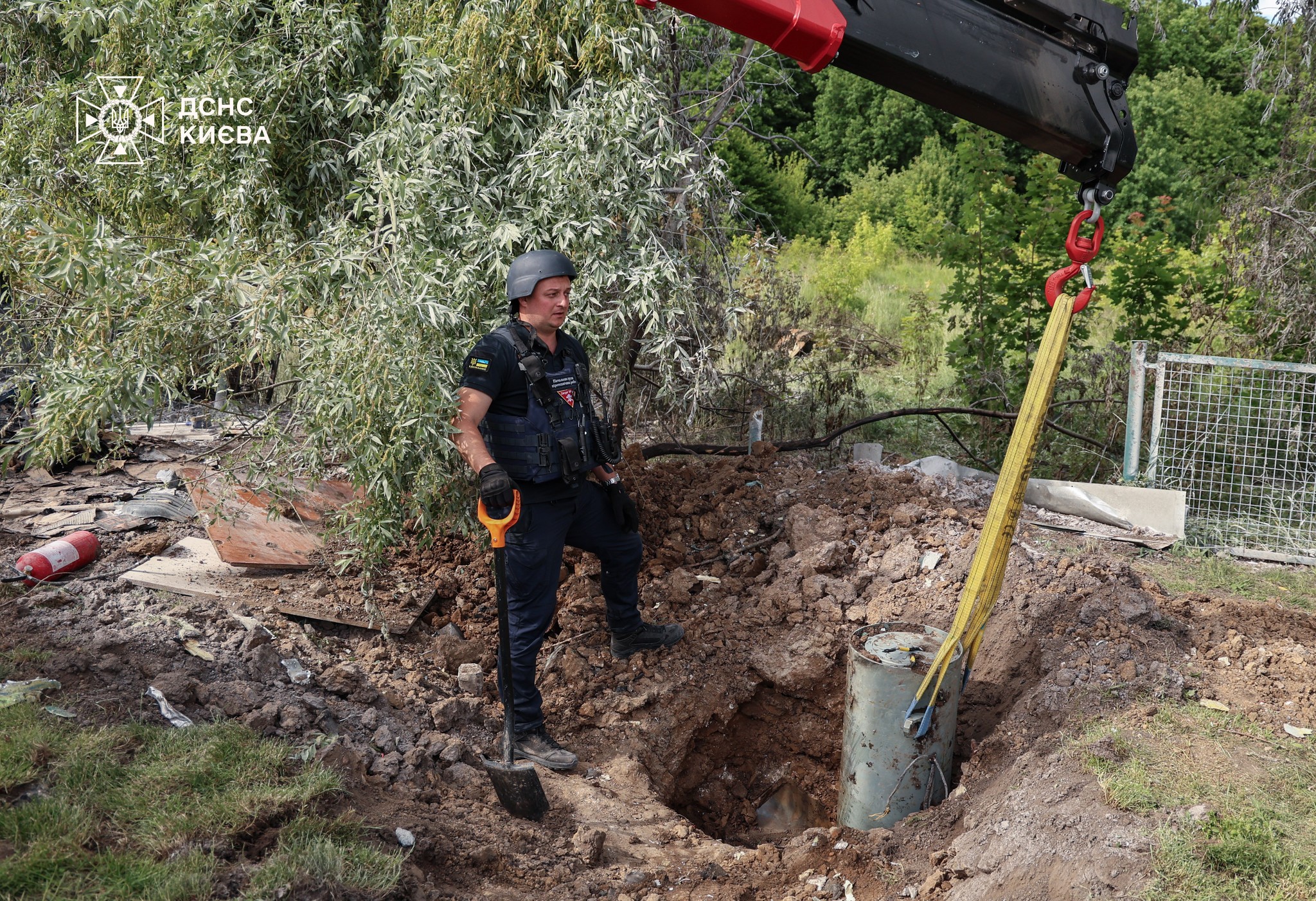 У Києві виявили та знешкодили бойову частину крилатої ракети Х-101 - фото 4