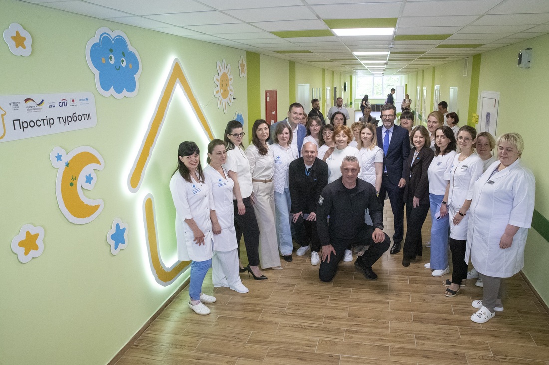В Центрі первинної медико-санітарної допомоги у Києві відкрили оновлену амбулаторію для дітей - фото 2