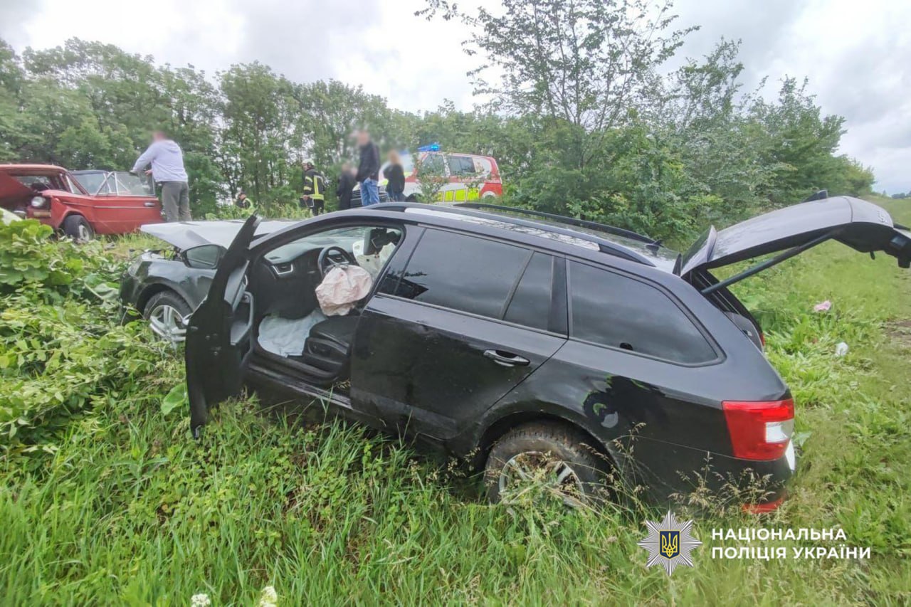 Смертельна ДТП біля Умані: під час обгону водійка вилетіла на зустрічну смугу
