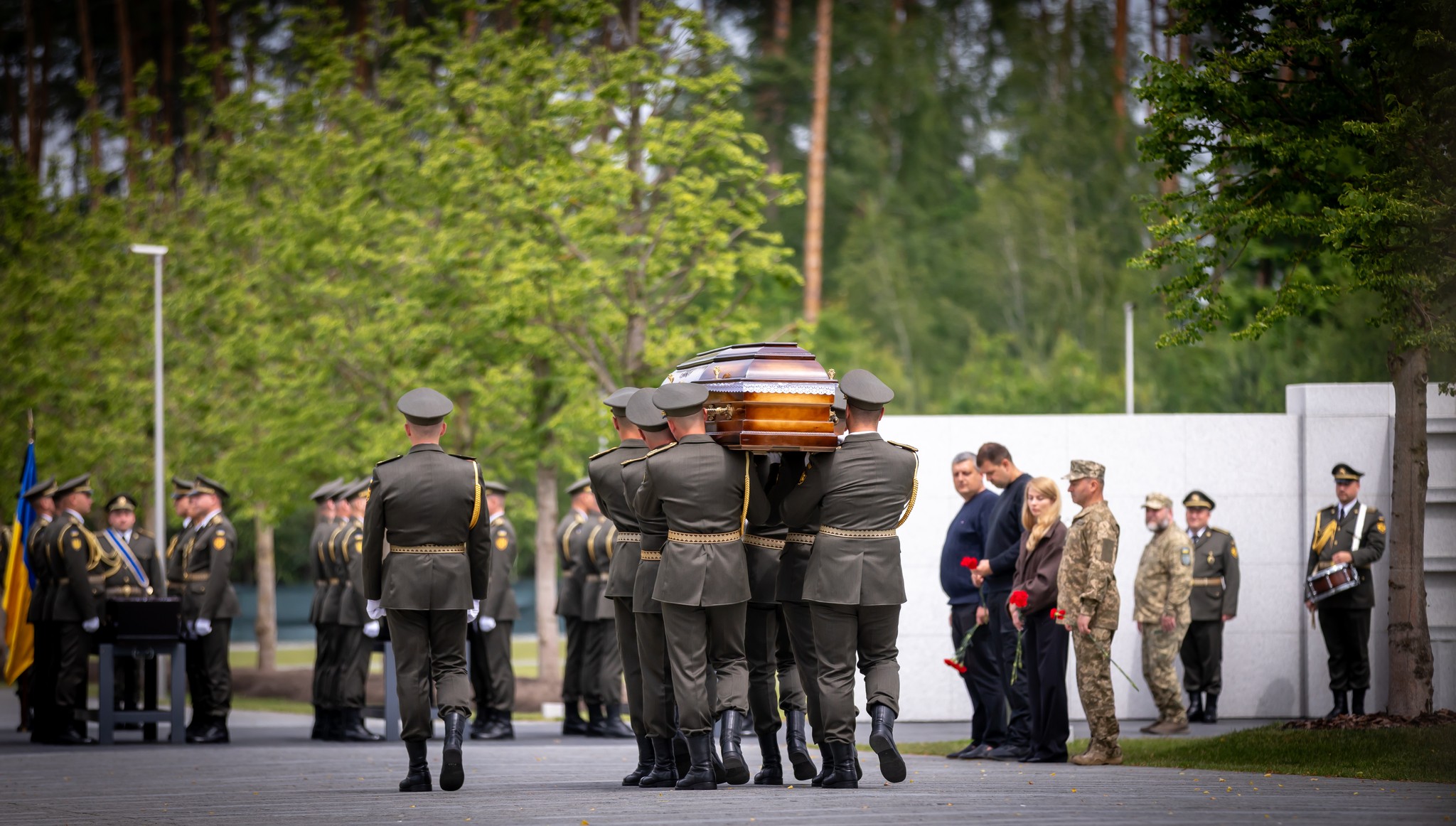 На Національному військовому меморіальному кладовищі поховали 30 невідомих Захисників України - фото 3