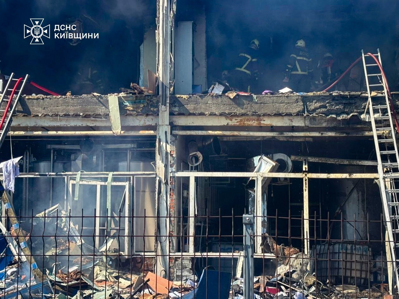 Росія атакувала підприємство на Київщині: 4 загиблих