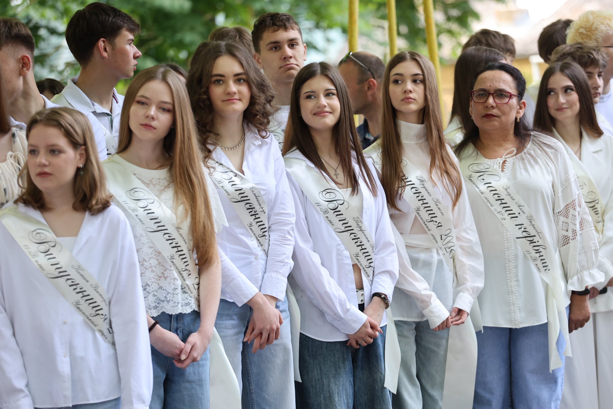 У школах Умані відбулося свято Останнього дзвоника. Фото - фото 3