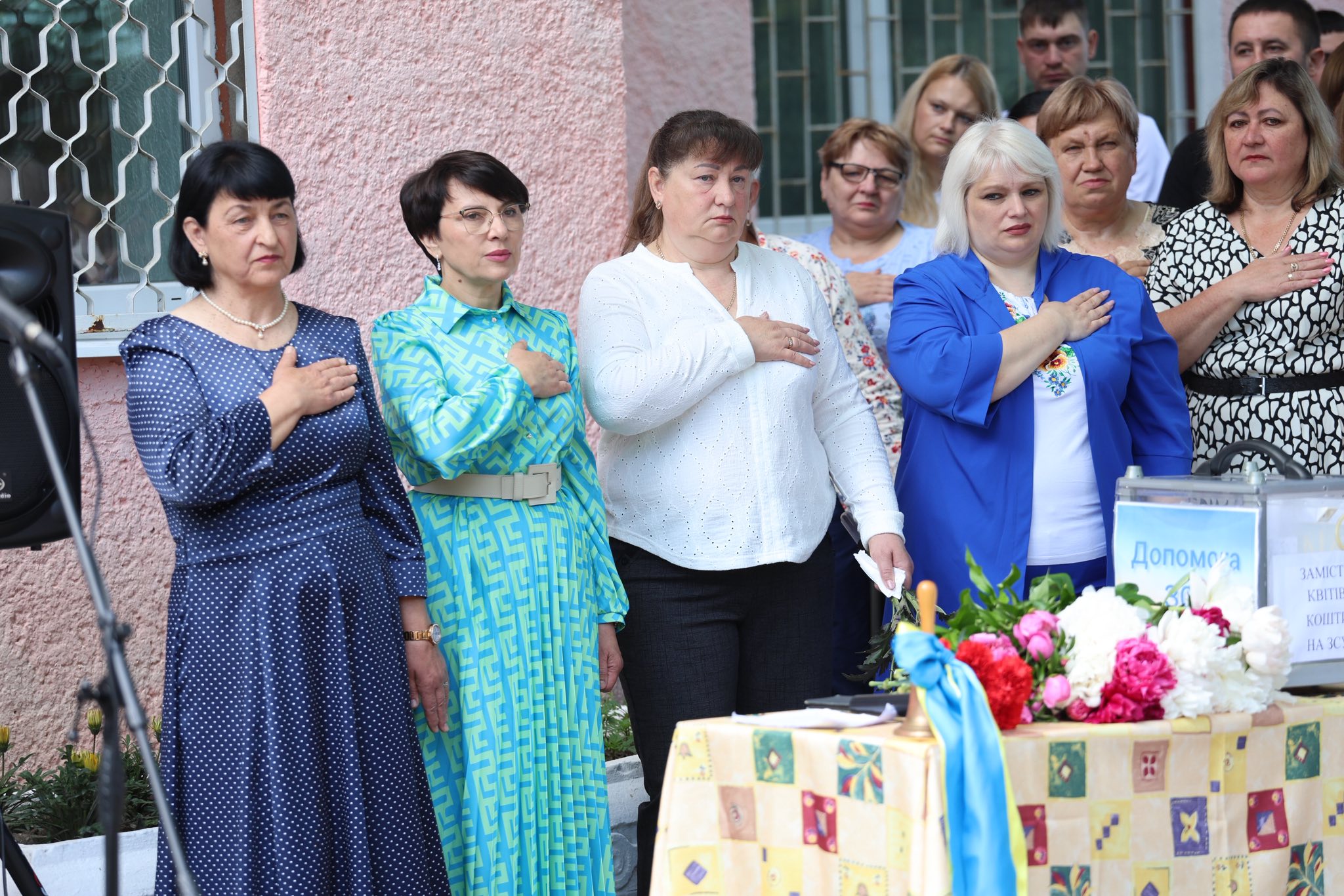 У школах Умані відбулося свято Останнього дзвоника. Фото - фото 5