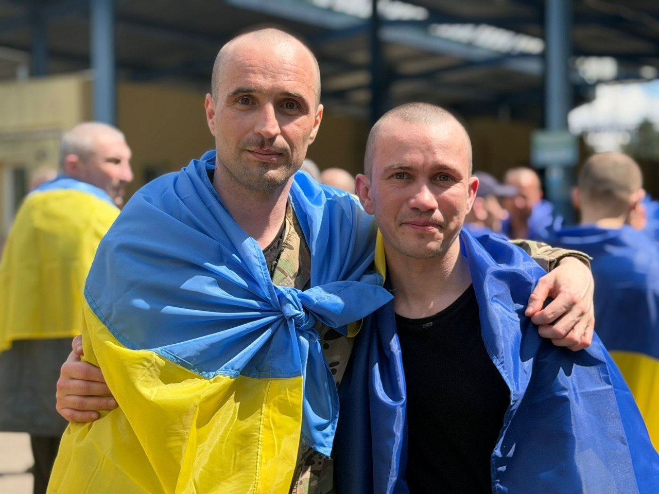 Додому повернулися 186 українців під час обміну полоненими