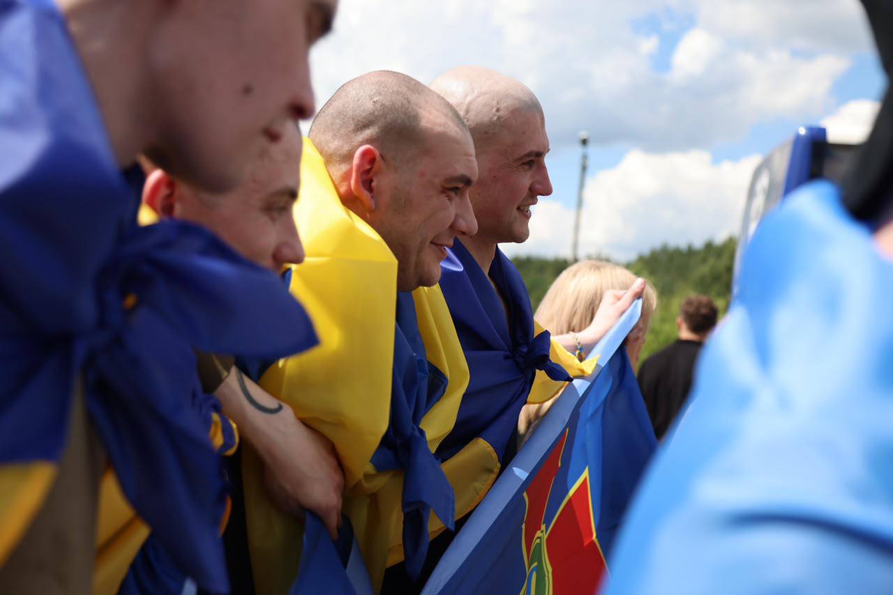 Україна повернула з російського полону 185 захисників і одного цивільного - фото 5