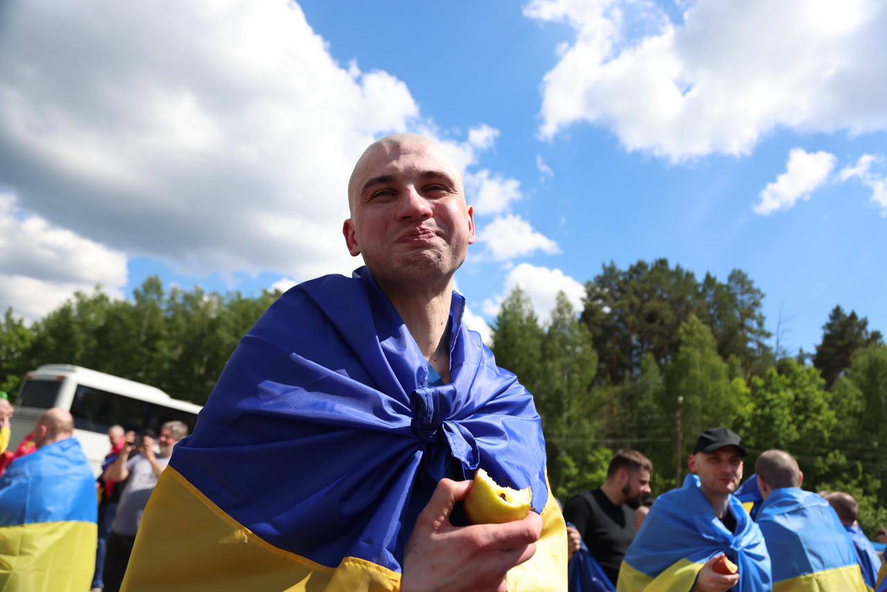 Україна повернула з російського полону 185 захисників і одного цивільного - фото 4