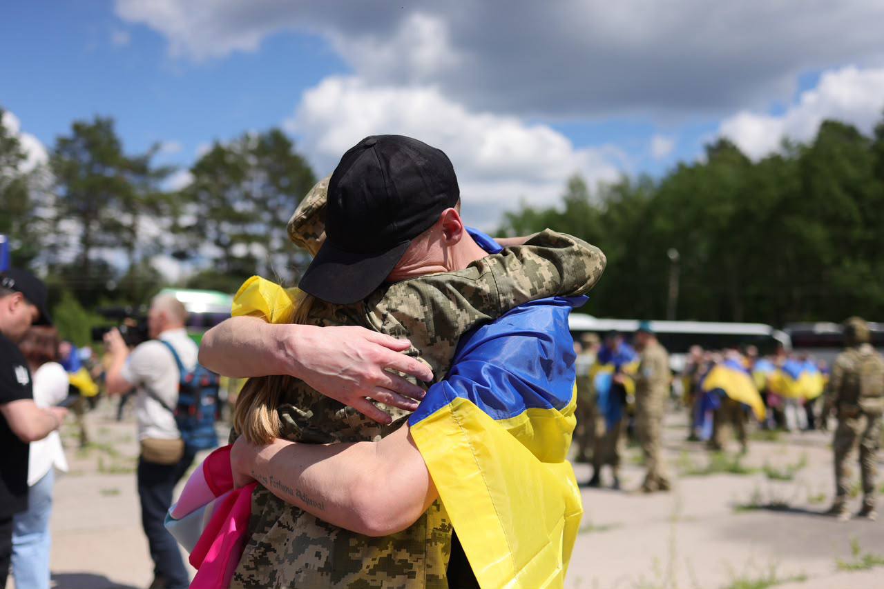 Україна повернула з російського полону 185 захисників і одного цивільного - фото 3