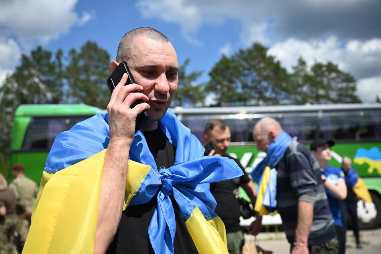 Україна повернула з російського полону 185 захисників і одного цивільного - фото 7