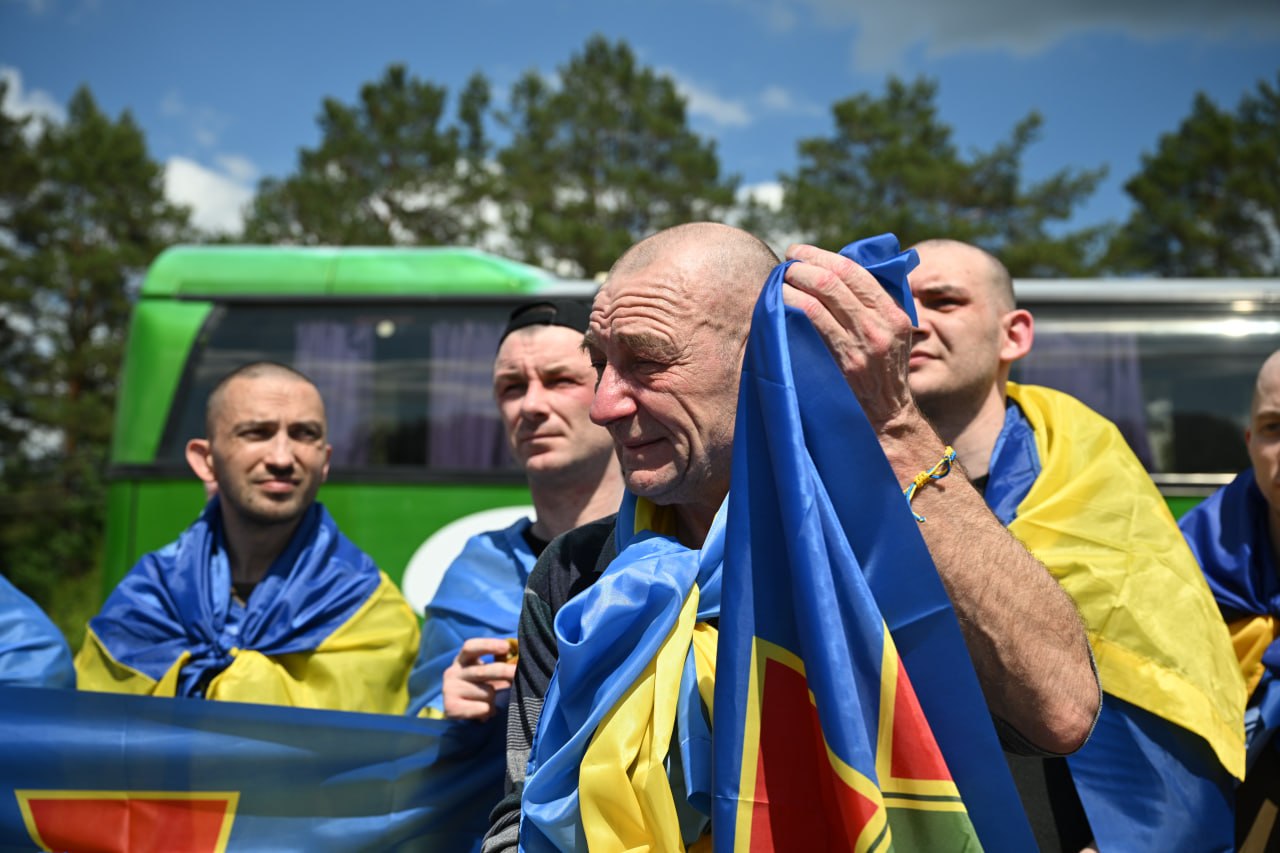 Україна повернула з російського полону 185 захисників і одного цивільного - фото 8