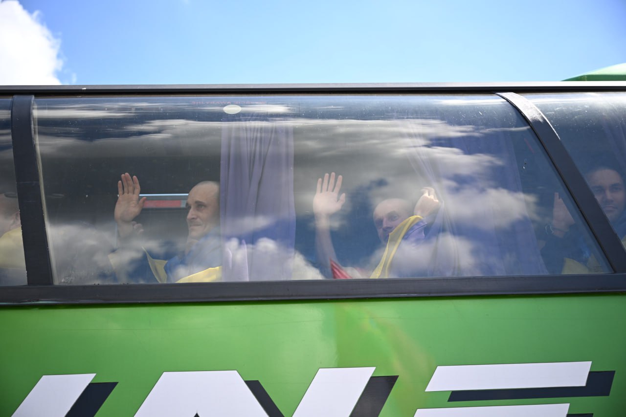 Україна повернула з російського полону 185 захисників і одного цивільного - фото 10