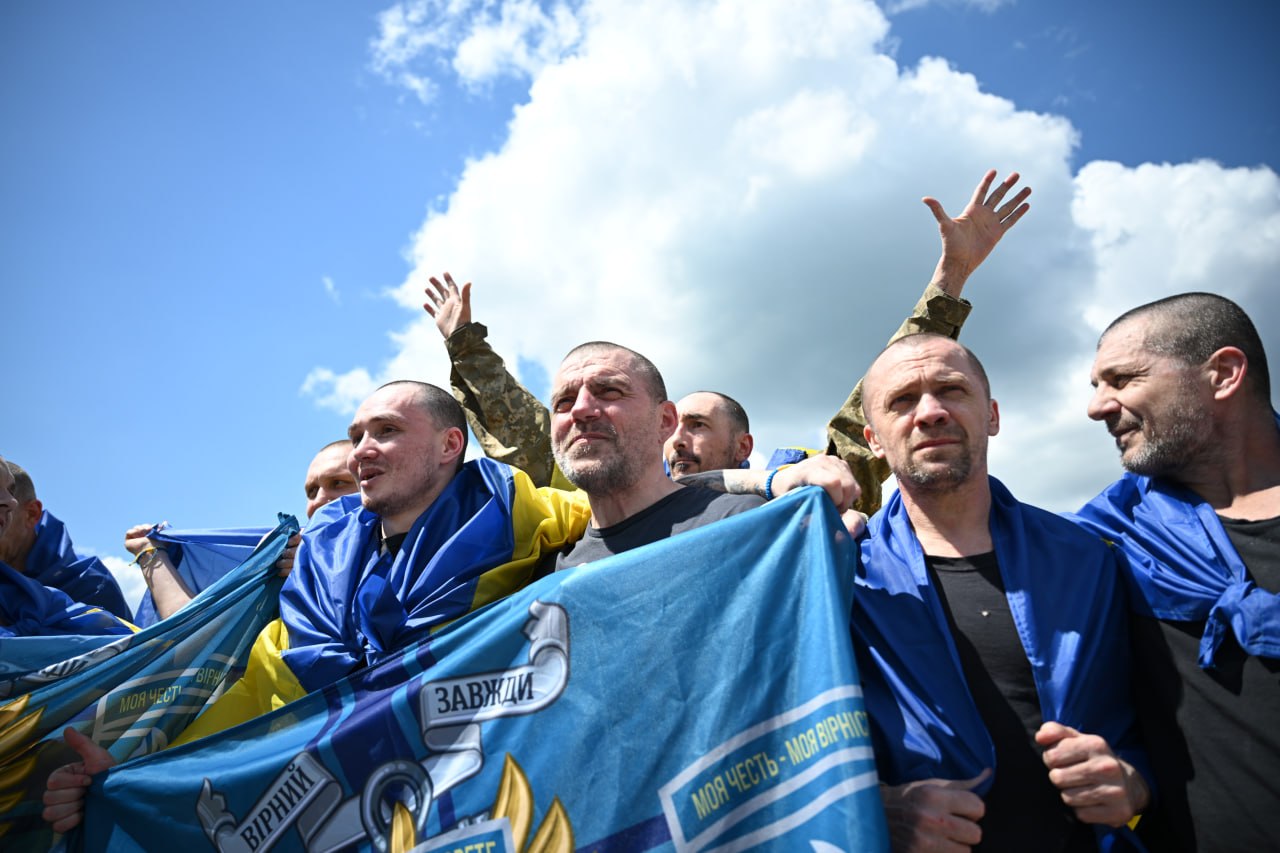Україна повернула з російського полону 185 захисників і одного цивільного - фото 3