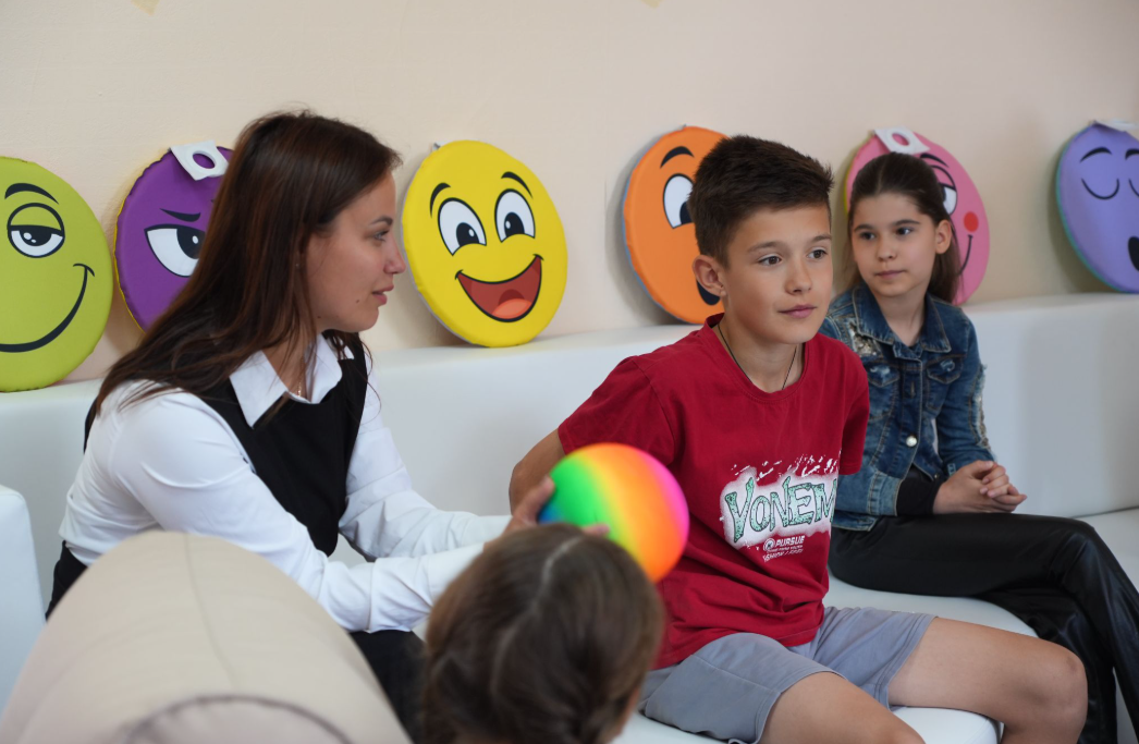 У Бучанському ліцеї №3 офіційно відкрили першу антистрес-кімнату для підлітків