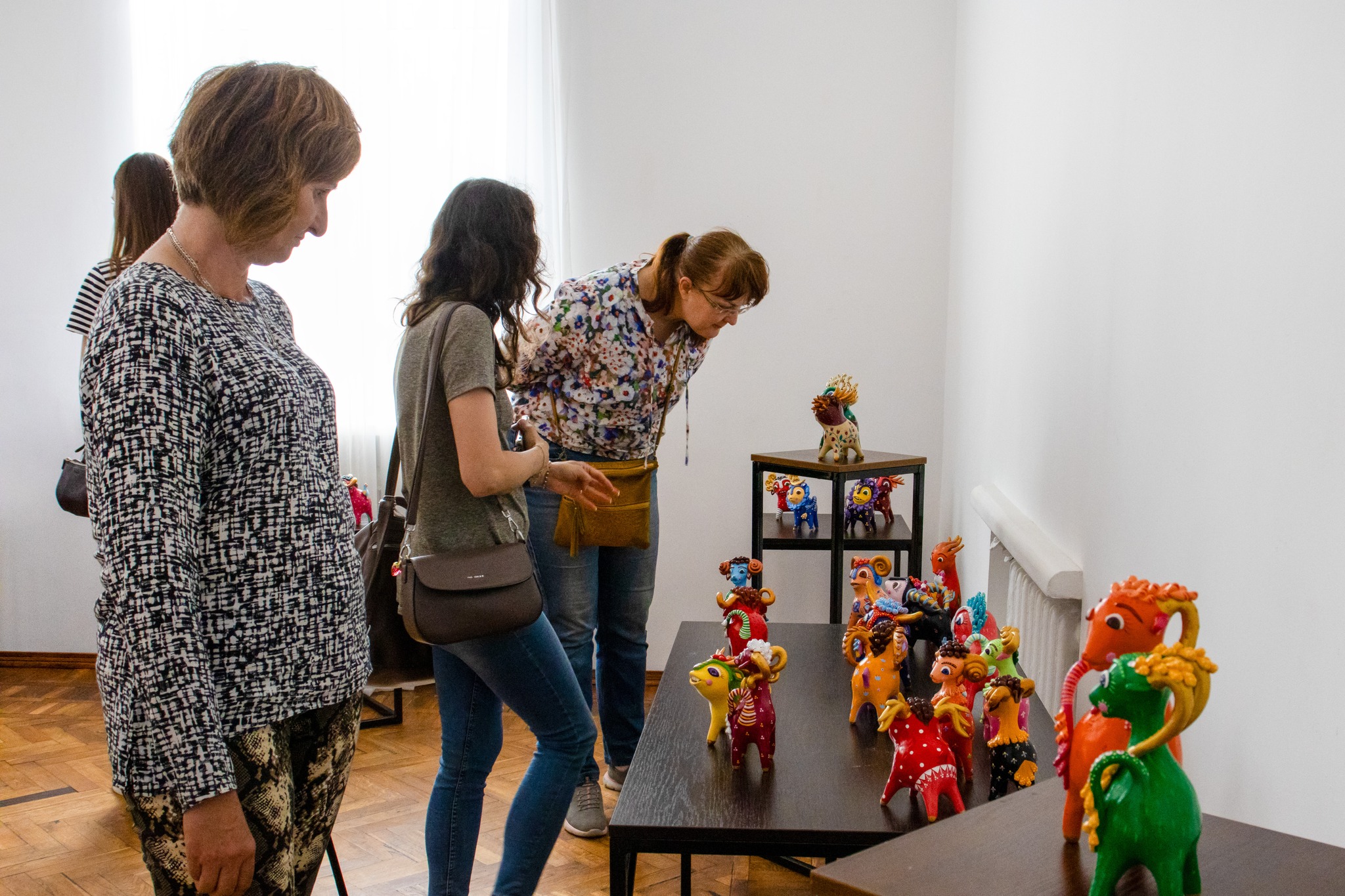 Керамістка із Черкас відкрила першу виставку із казковими оленями. Фото