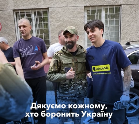 Футболісти Національної збірної України відвідали захисників у шпиталі - фото 4