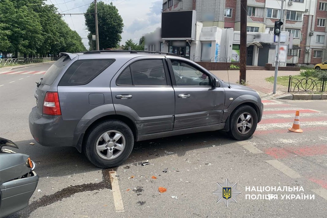 Внаслідок ДТП у Черкасах травмувалася пасажирка автомобіля ВАЗ