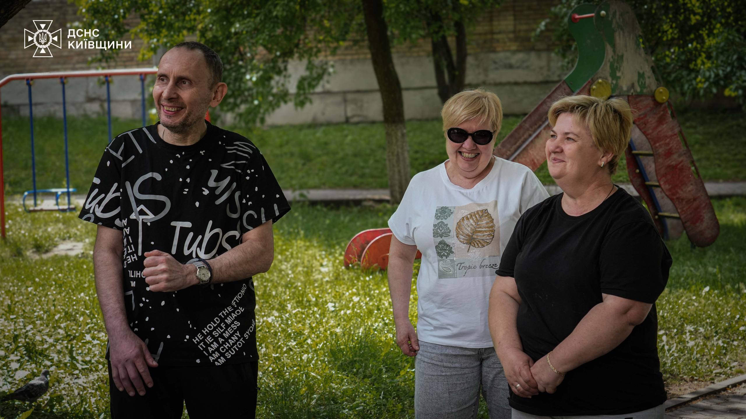 ДСНСники провідали колегу, який отримав важкі поранення внаслідок обстрілу в Яготині - фото 3