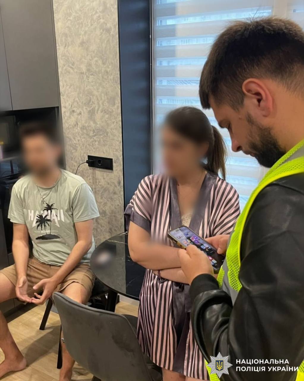 На Київщині викрили схему торгівлі людьми: жінок вербували для сексуальної експлуатації за кордоном