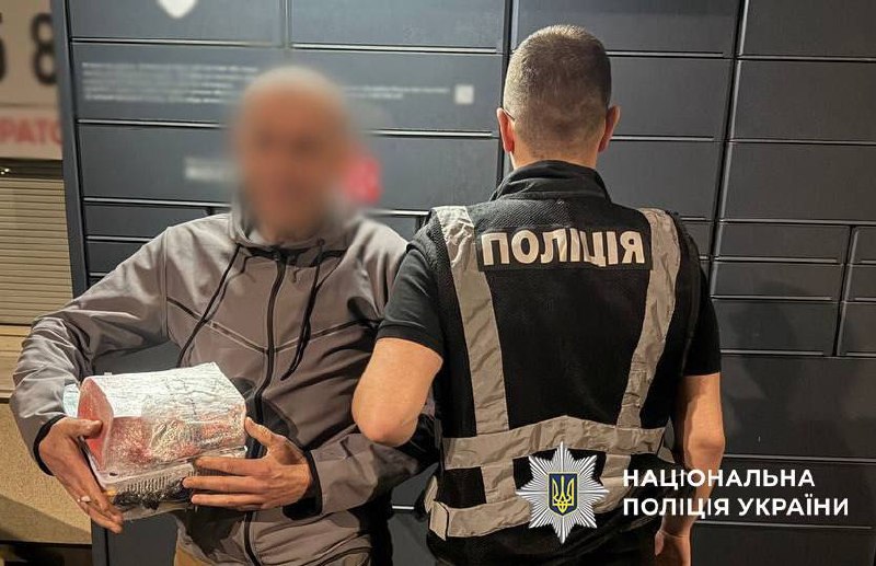 Ховав психотропи в дитячих іграшках: у Києві затримали наркоторговця з 2,6 кг PVP