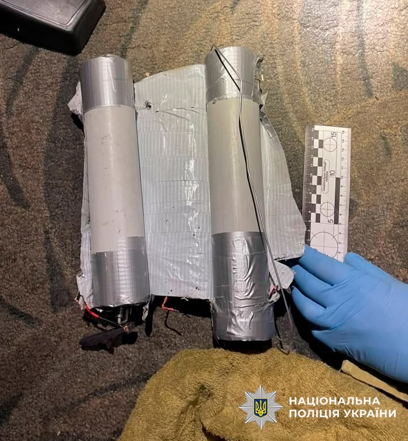 У Києві затримали чоловіка, який зберігав удома гранату та підривачі - фото 2