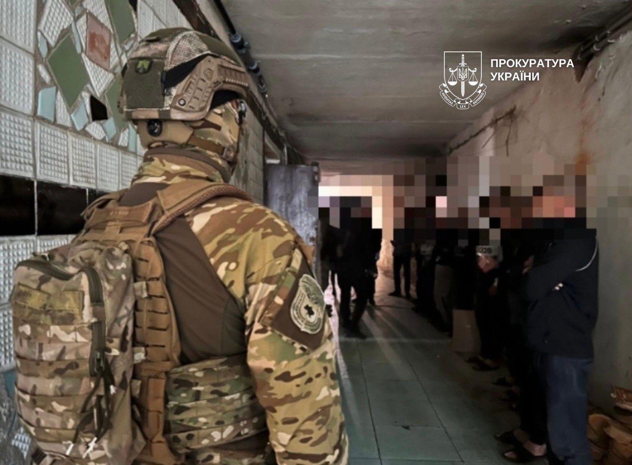 У Києві викрили трудове рабство: людей вербували на вокзалах і змушували працювати безкоштовно - фото 4