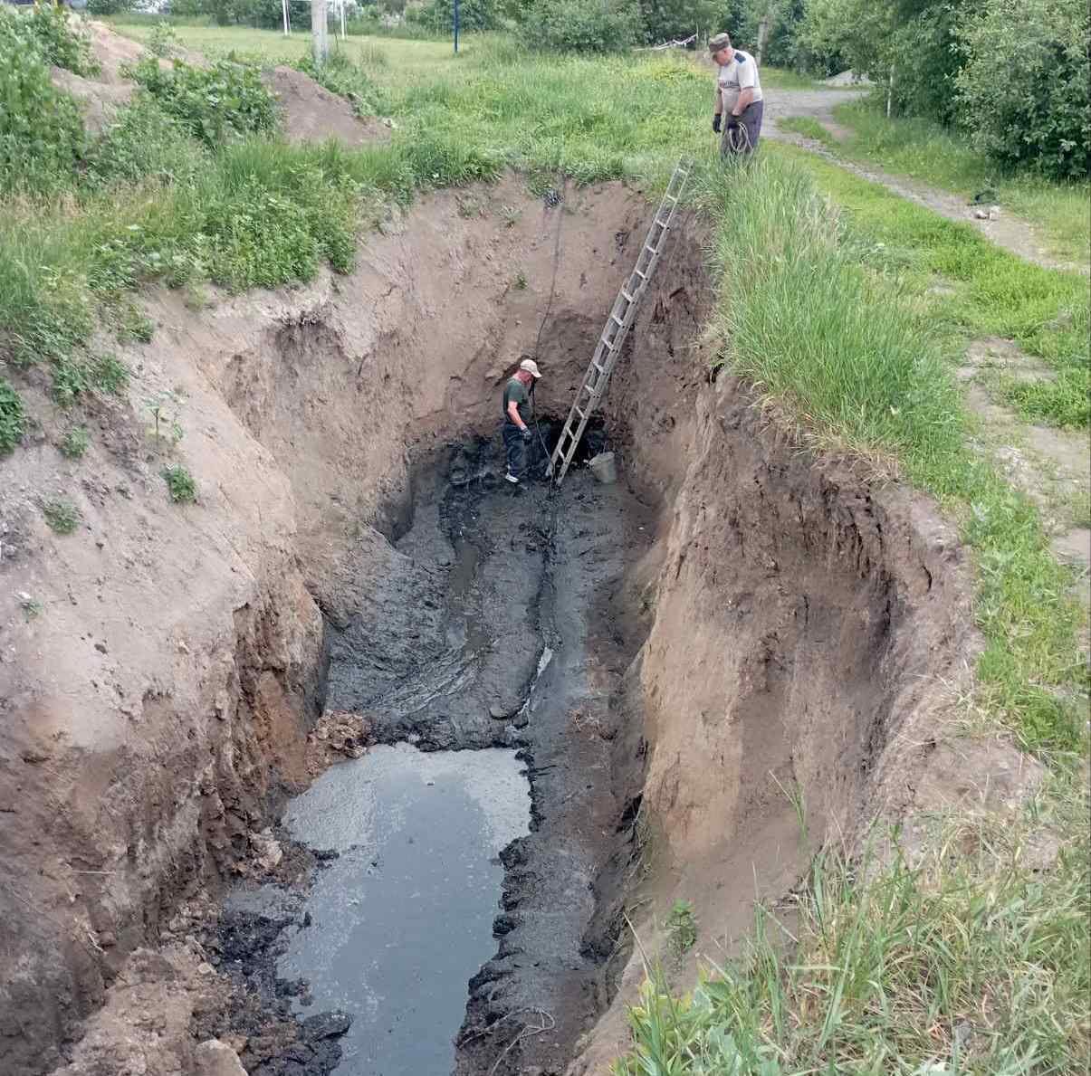Масштабний ремонт каналізаційного колектору розпочали у Багачевому