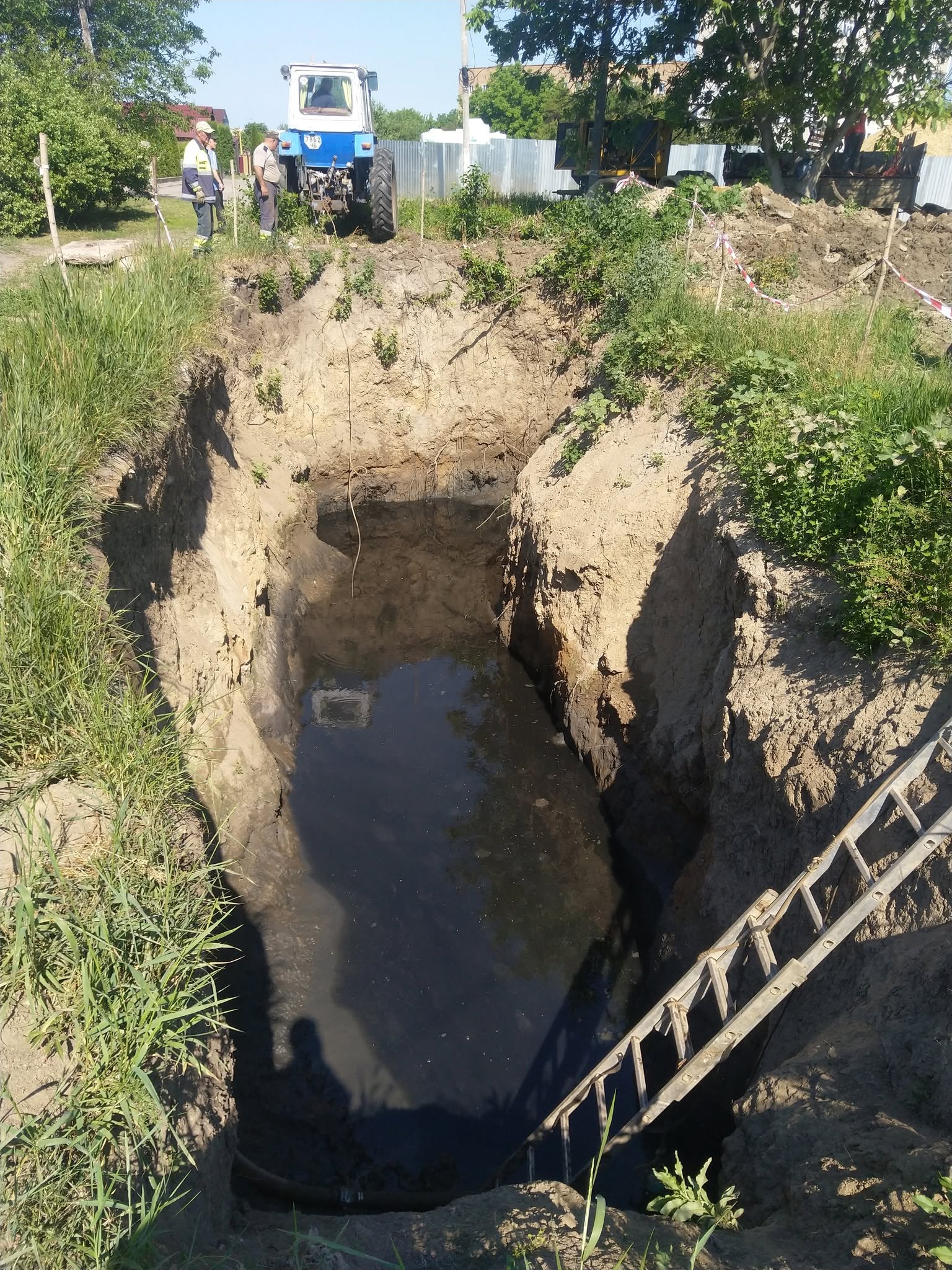 Масштабний ремонт каналізаційного колектору розпочали у Багачевому - фото 2