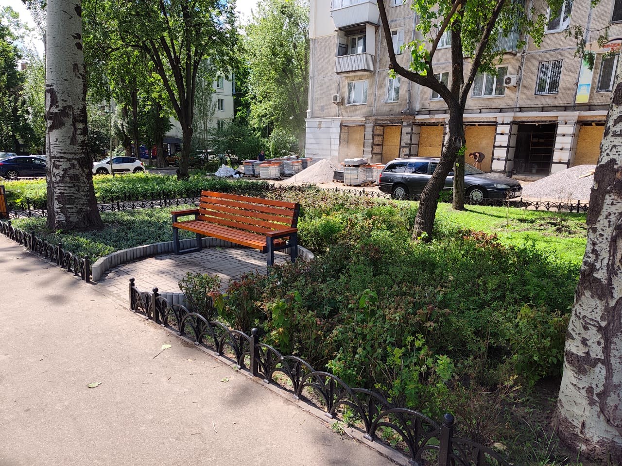 У Києві від початку року облаштували шість нових «кишенькових скверів» - фото 3