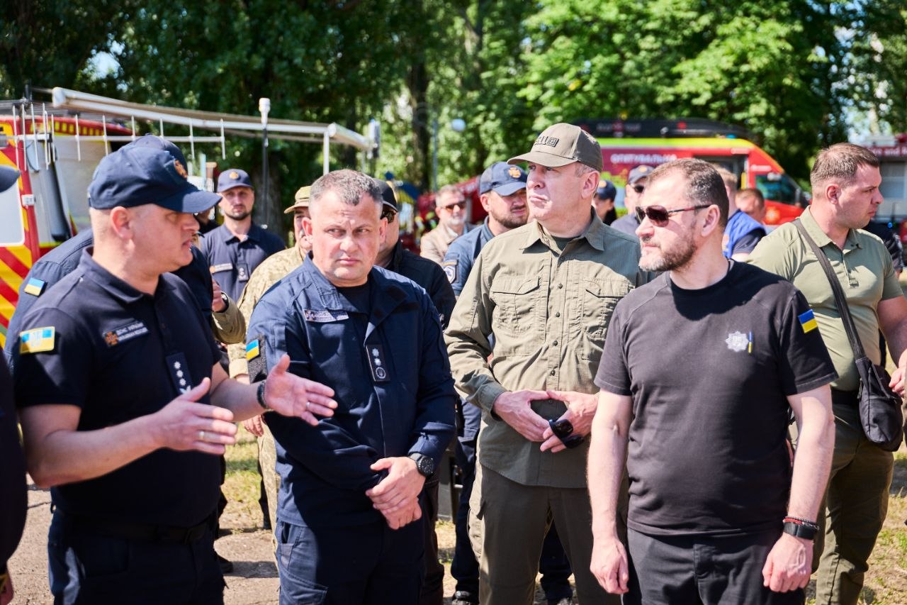 У Черкасах відбулися масштабні навчання на Дніпрі: з авіацією та спецпризначенцями - фото 4