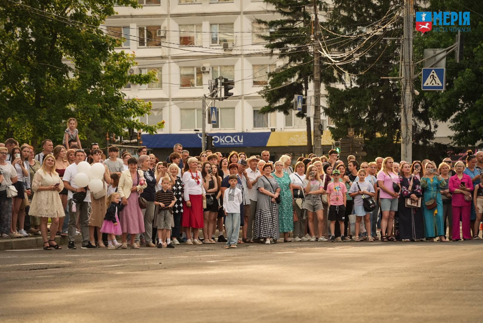 Майже 2 тисячі випускників пройшли Маршем Подяки в Черкасах - фото 11