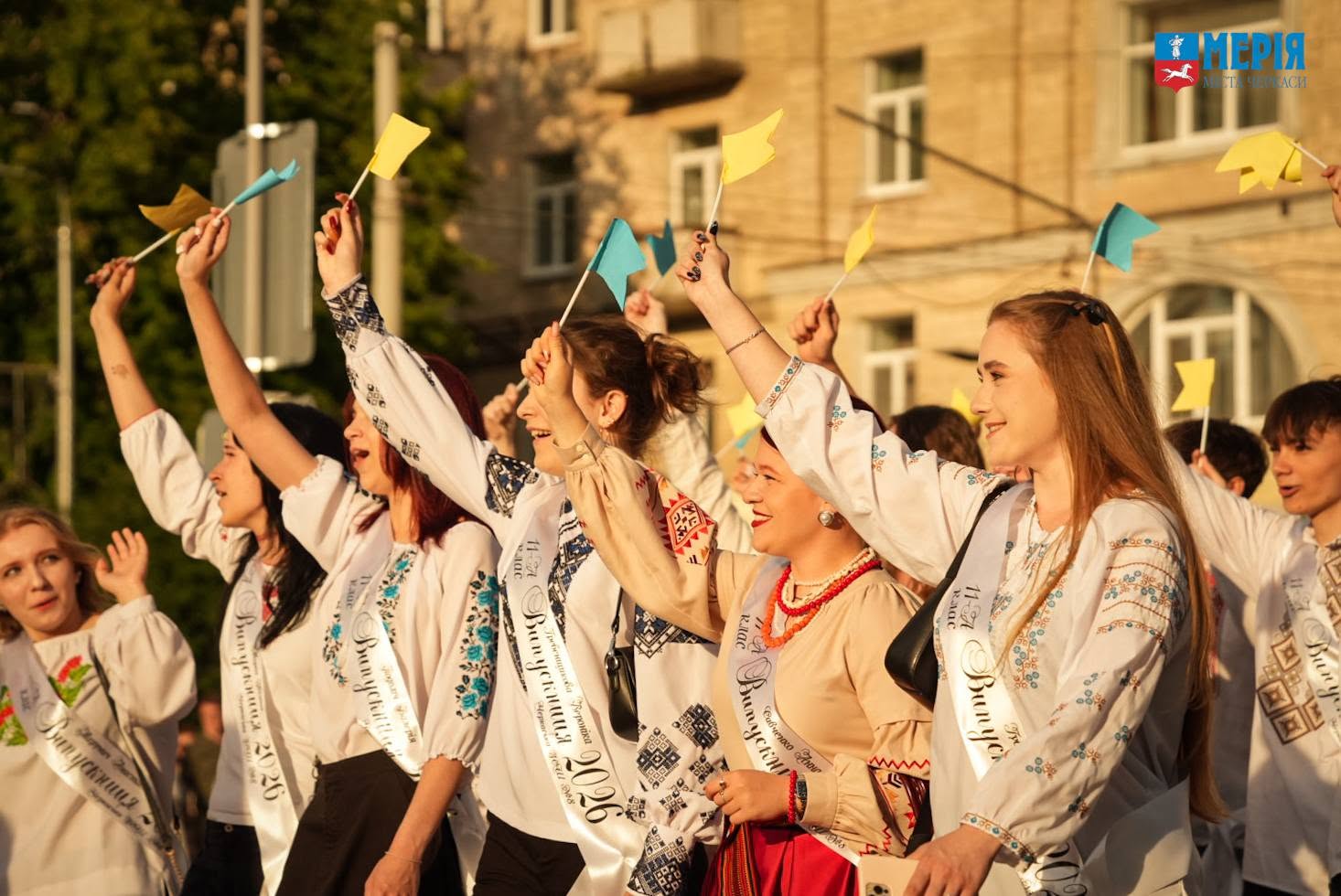 Майже 2 тисячі випускників пройшли Маршем Подяки в Черкасах - фото 13