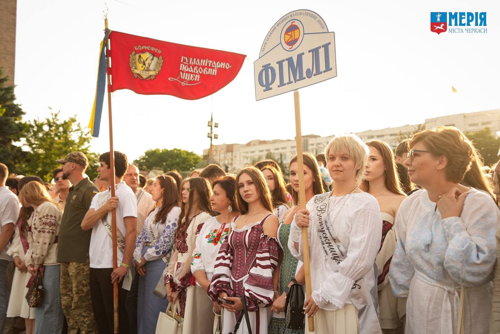 Майже 2 тисячі випускників пройшли Маршем Подяки в Черкасах - фото 16