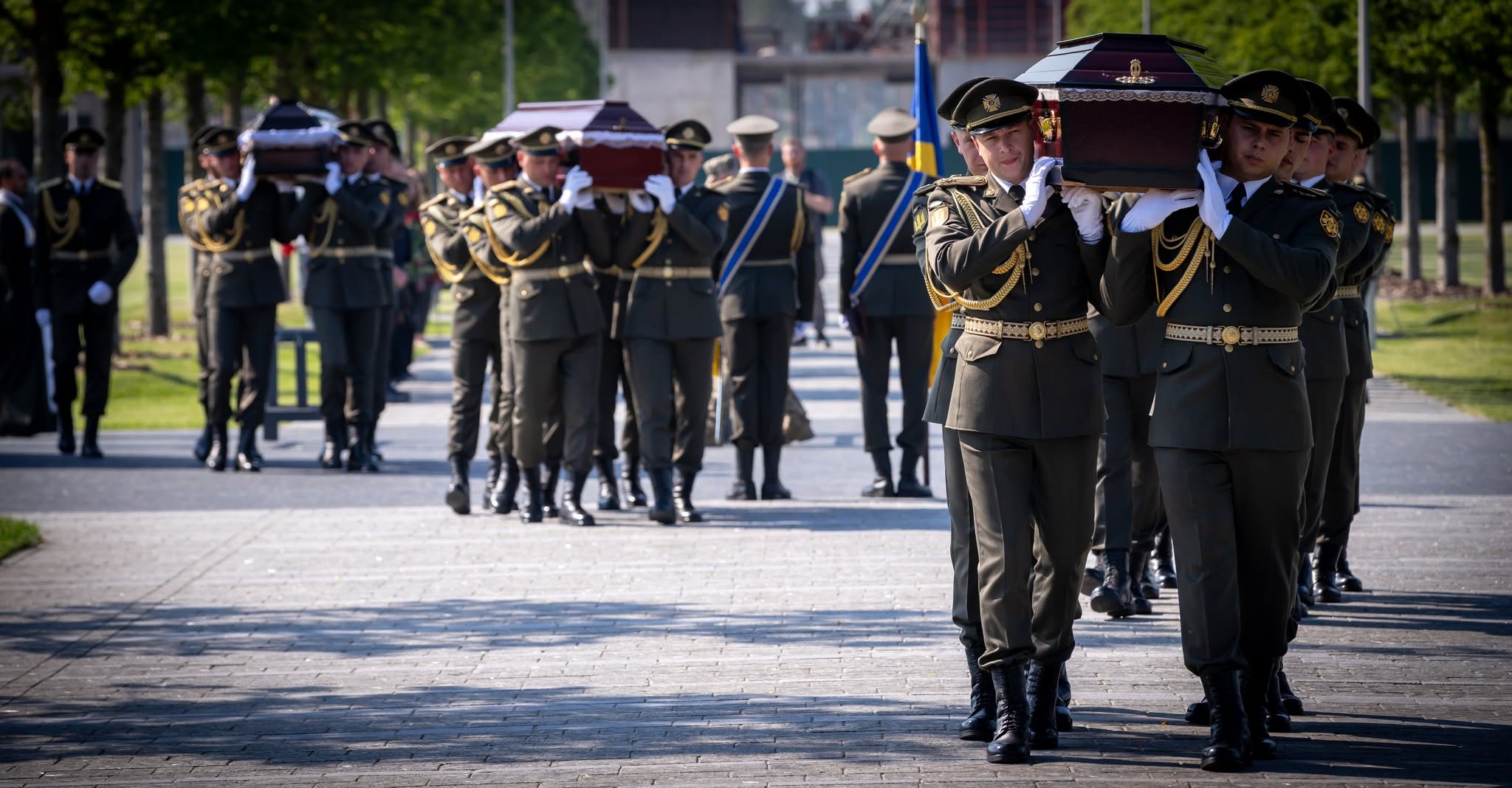 На Національному військовому меморіальному кладовищі поховали 12 невідомих захисників України - фото 2