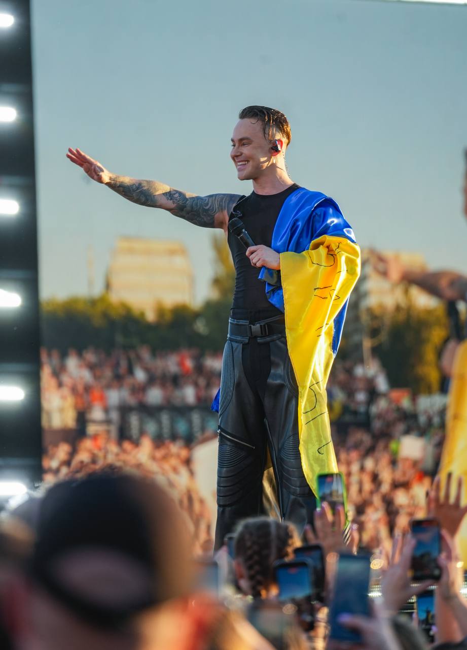 У Бучі відбувся великий стадіонний концерт Артема Пивоварова - фото 7