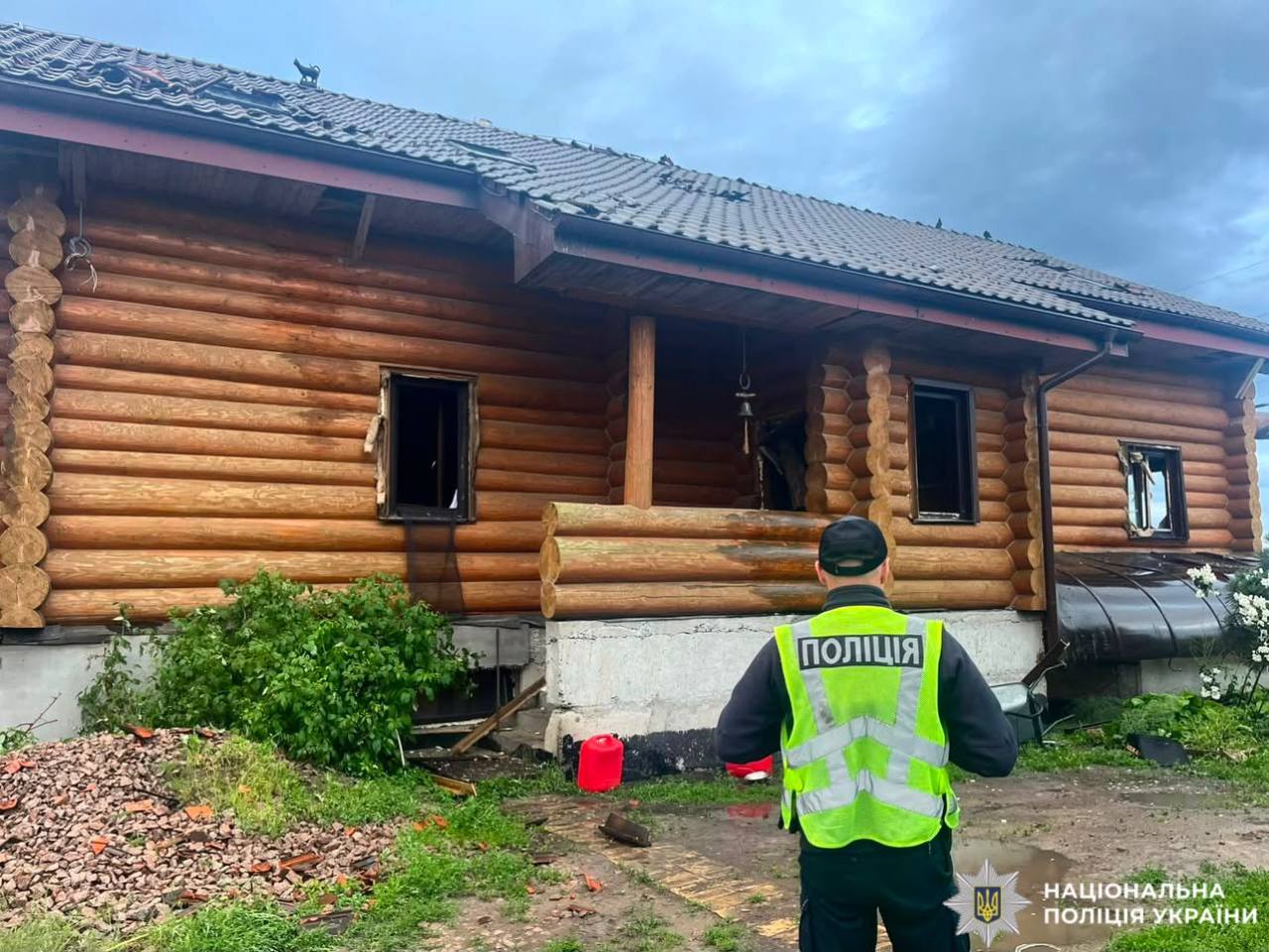 Внаслідок атаки на Київщину постраждала родина з дитиною, пошкоджено будинки та підприємства - фото 2