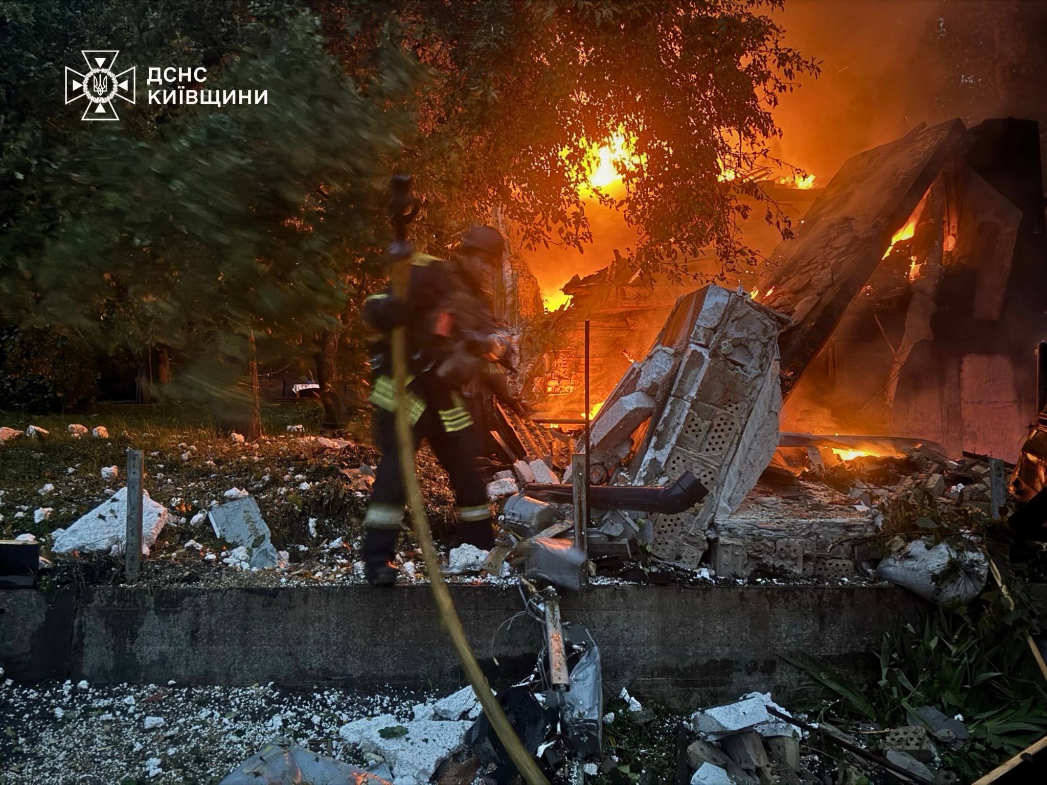 У ДСНС показали наслідки атаки рф на Київщину - фото 6
