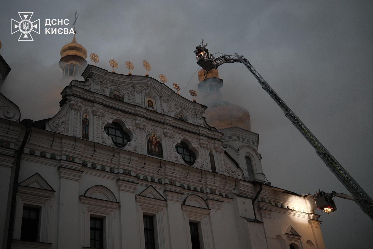 Росіяни атакували Успенський собор, підприємства, будинки і залізницю - фото 3