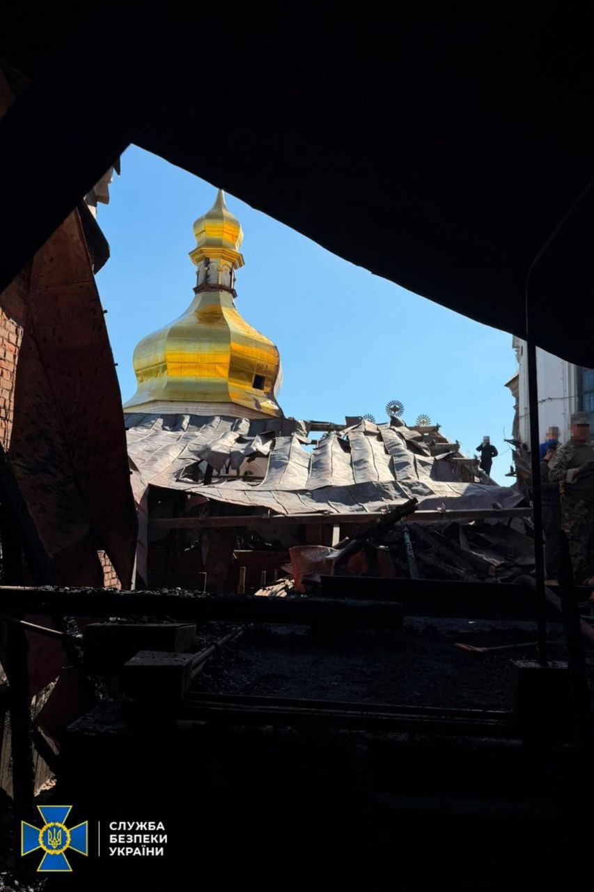 СБУ показала уламки дрона «Герань», яким росіяни вдарили по Києво-Печерській лаврі - фото 2