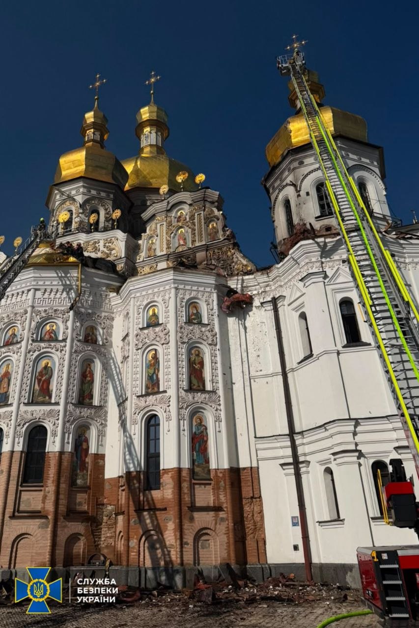 СБУ показала уламки дрона «Герань», яким росіяни вдарили по Києво-Печерській лаврі - фото 3