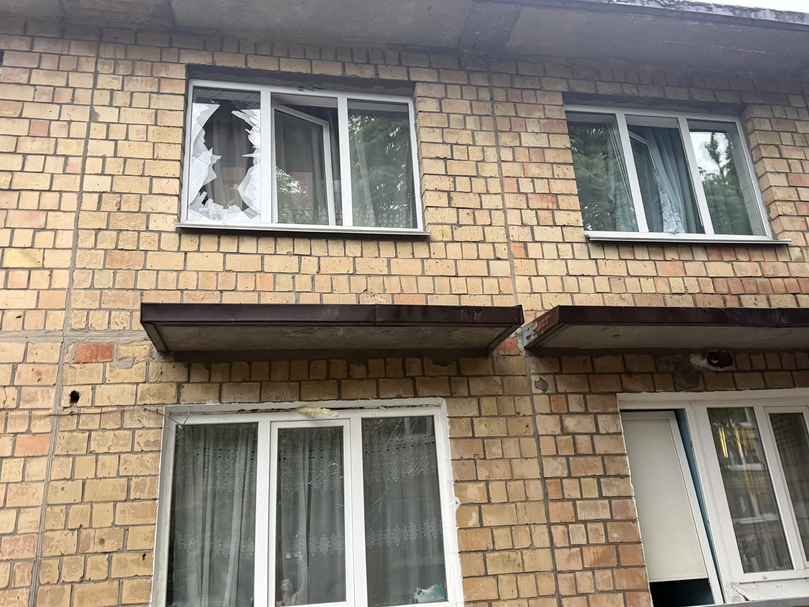 У Києві внаслідок ворожої атаки постраждали 9 освітніх закладів