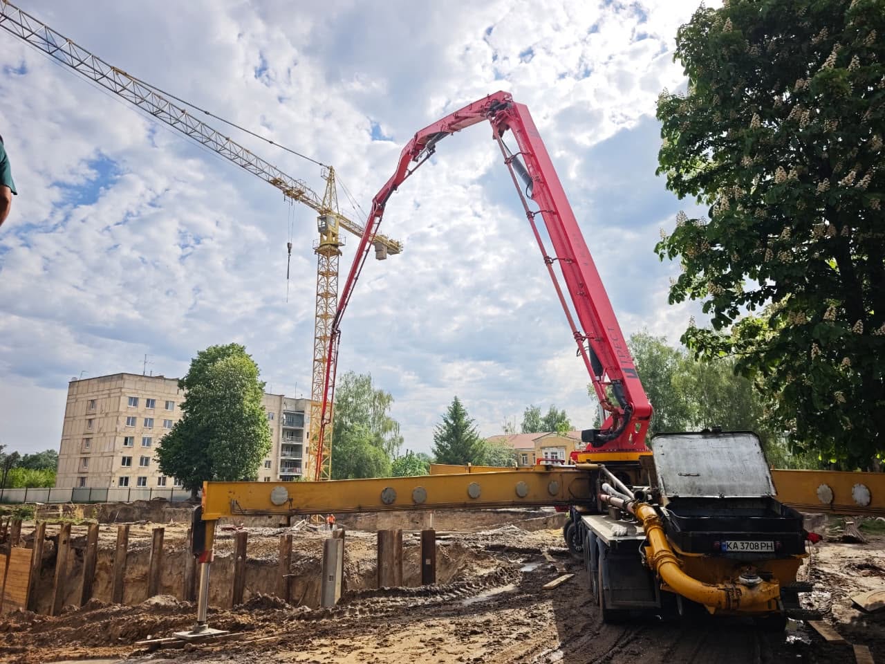 У Гостомелі триває будівництво нового житлового кварталу на місці зруйнованих будинків - фото 5