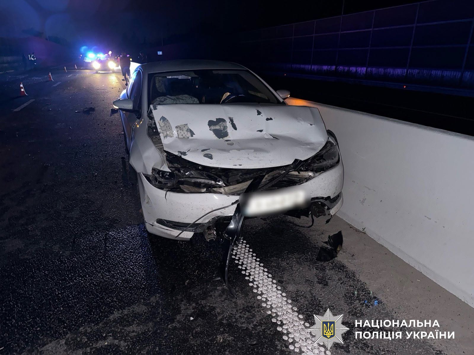 На Київщині Chrysler влетів у Chevrolet, травмовано дівчину - фото 2