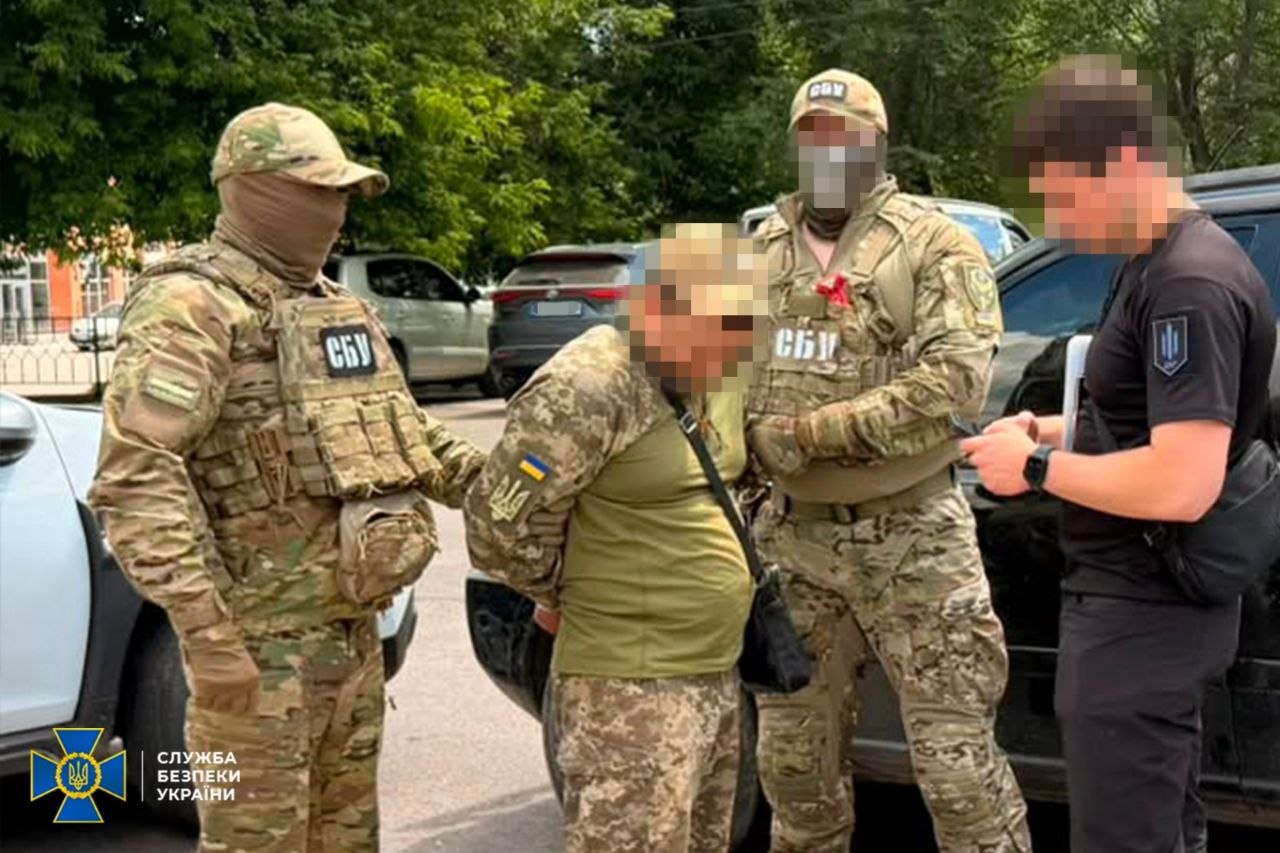 Зливала геолокації ТЦК і блокпостів: на Вінниччині затримали адміністраторку Viber-каналу - фото 9