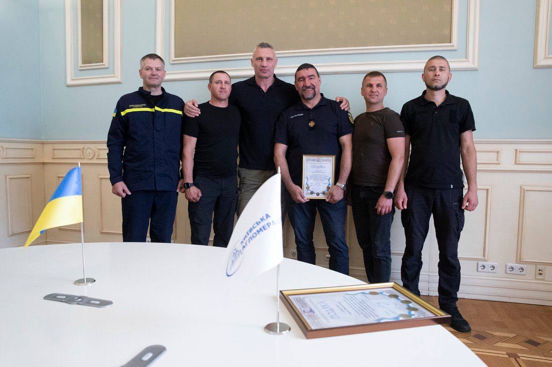 Кличко відзначив комунальників громад Київщини, які допомагали столиці після атак рф - фото 4
