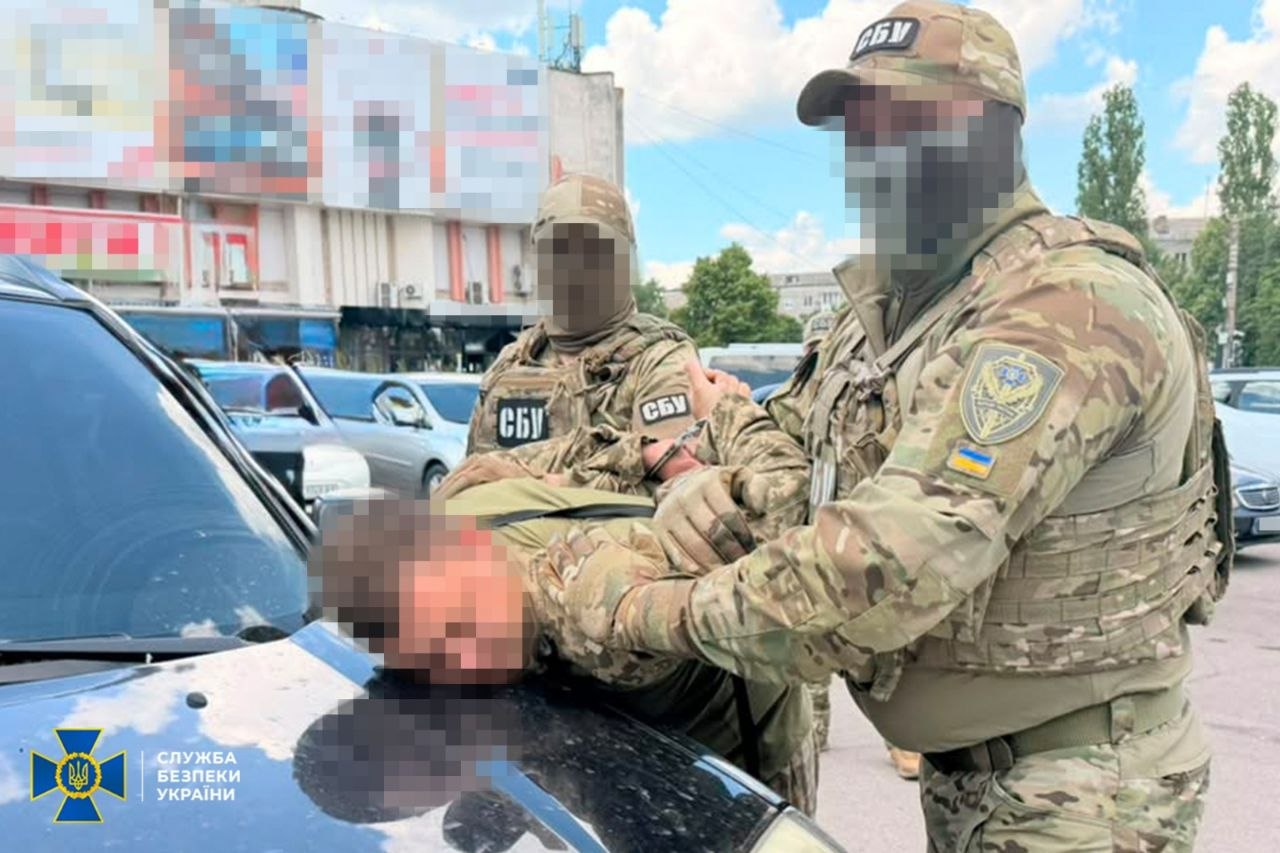 Зливала геолокації ТЦК і блокпостів: на Вінниччині затримали адміністраторку Viber-каналу