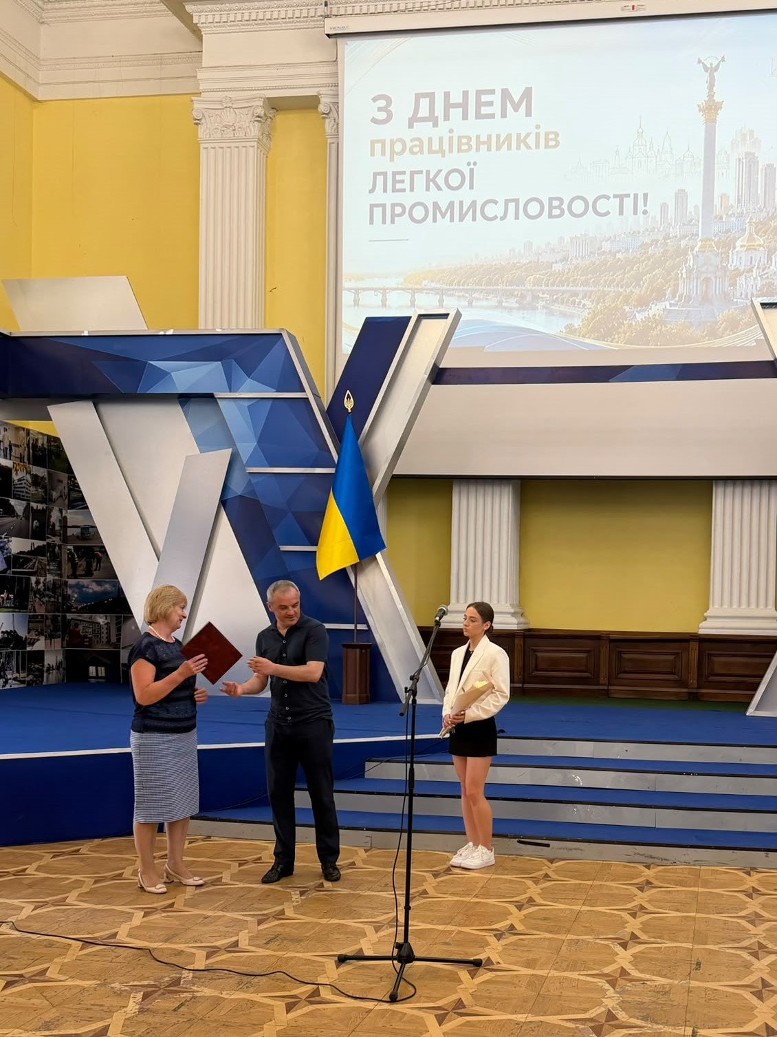 У столиці відзначили кращих представників легкої промисловості - фото 14