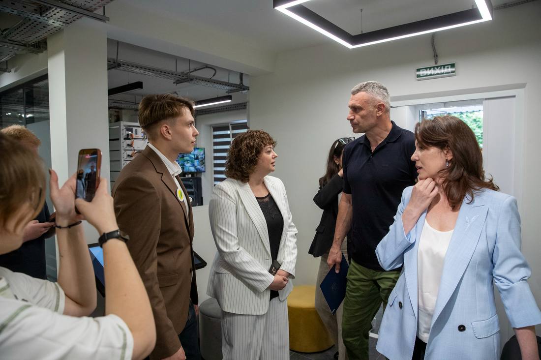 У Києві відкрили перший в Україні комунальний хаб підтримки ВПО, біженців та шукачів захисту