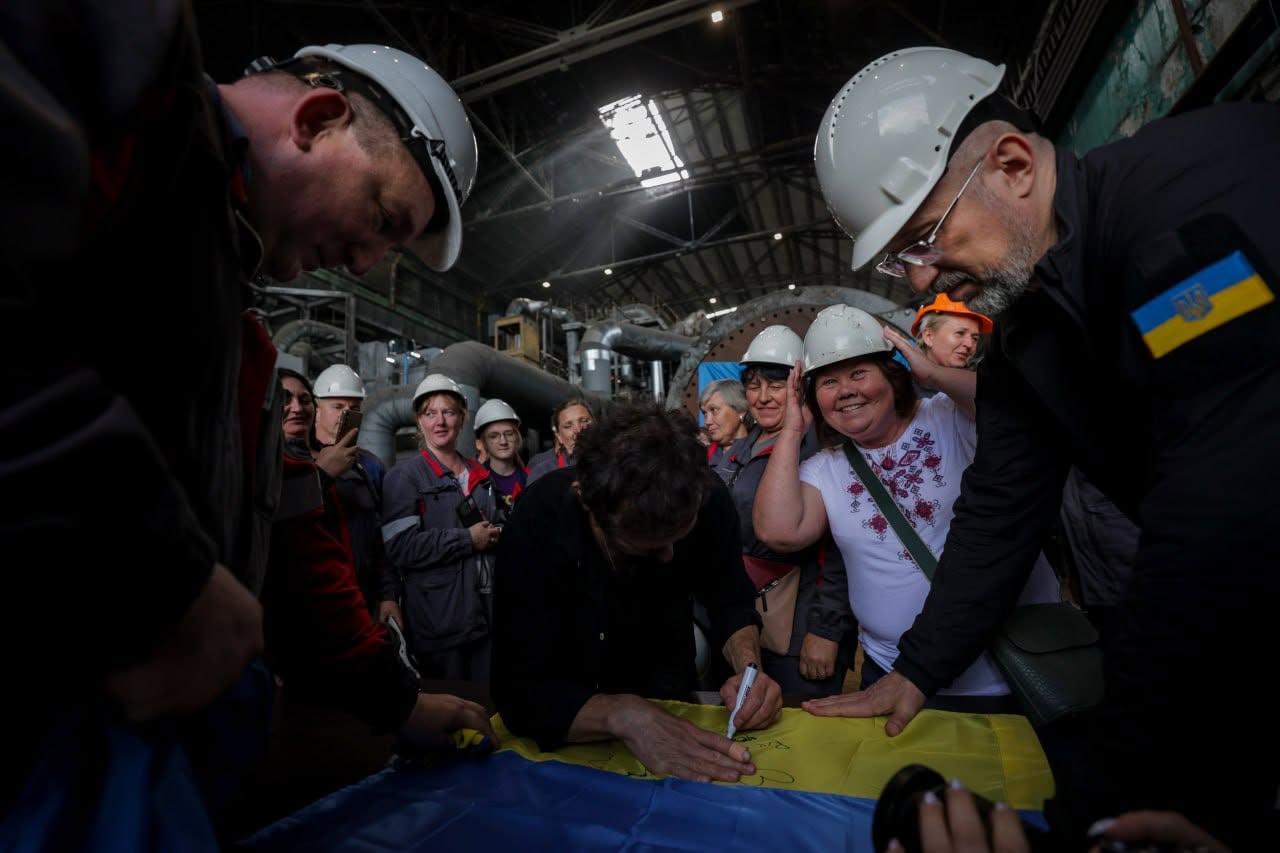 Святослав Вакарчук на Київщині заспівав для енергетиків, які працюють під обстрілами - фото 10