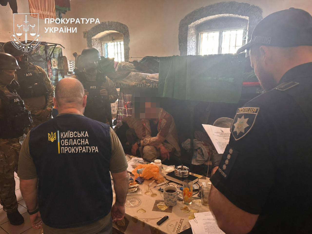 На Київщині викрито організовану групу, яка постачала наркотики до СІЗО