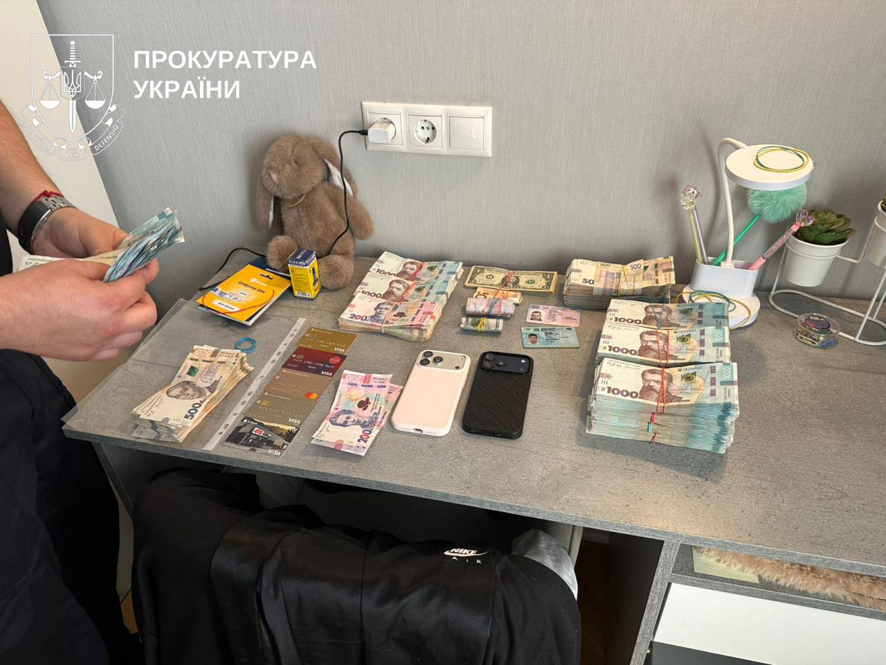 На Київщині викрито організовану групу, яка постачала наркотики до СІЗО - фото 2