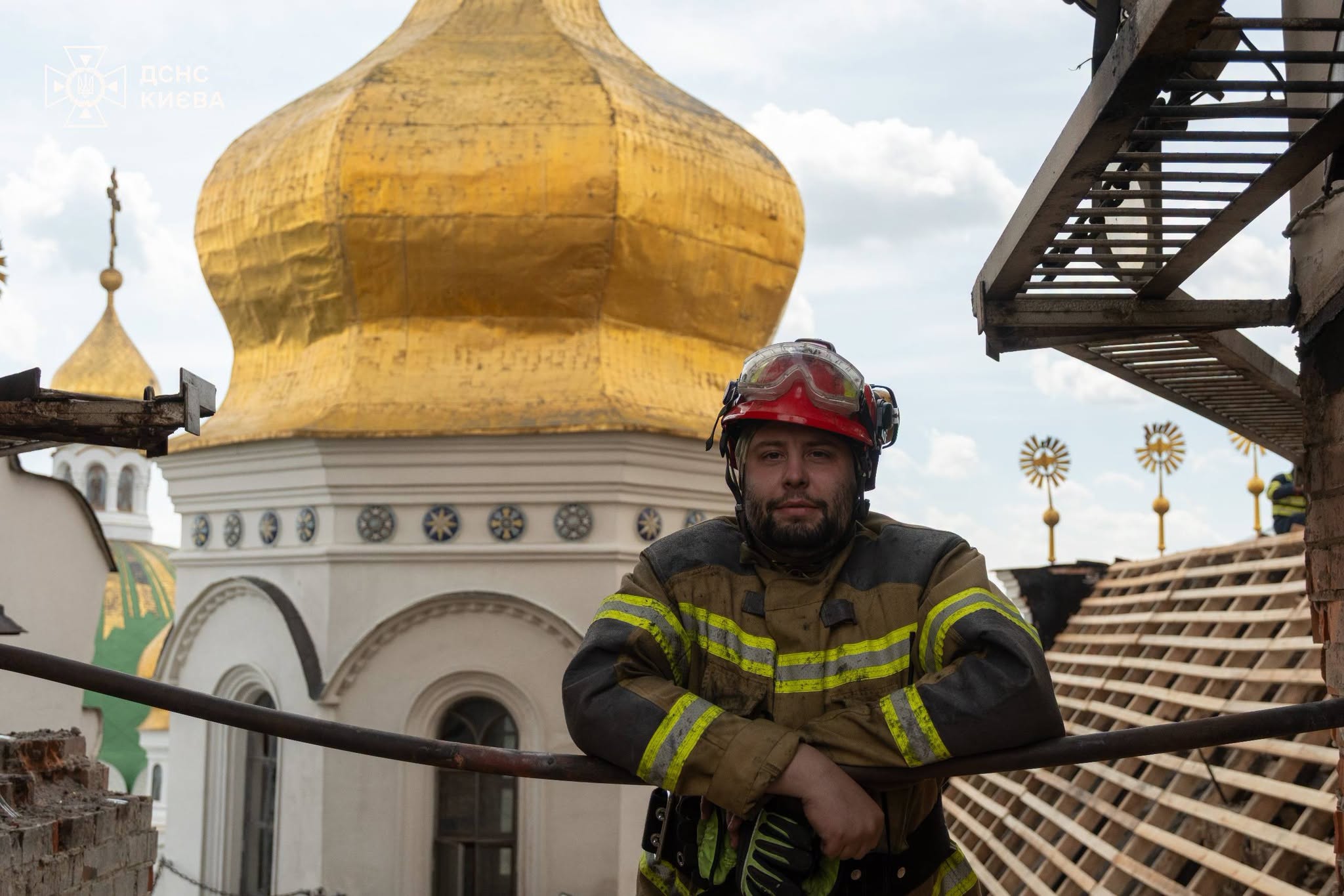 Пошкоджений Свято-Успенський собор обігрівають тепловими гарматами